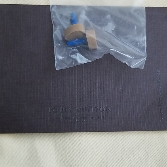 AUTHENTIC Louis Vuitton Coral Leather Heels - Picture 8 of 8